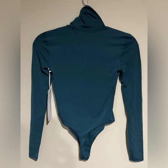 lululemon NWT Wundermost Ultra-Soft Nulu Turtleneck Bodysuit Storm Teal - Picture 8 of 13